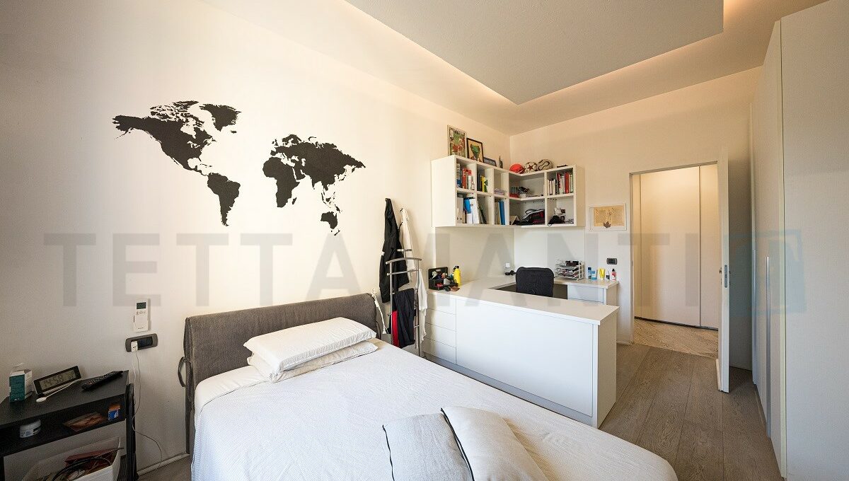 Como unique flat overlooking the lake. Renovated.  In the most chic area of Como city..