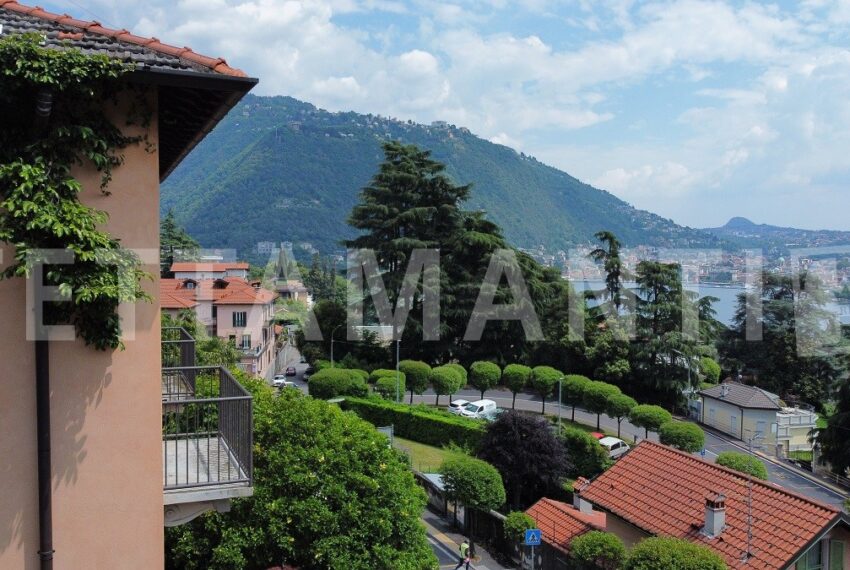 villa como center for sale