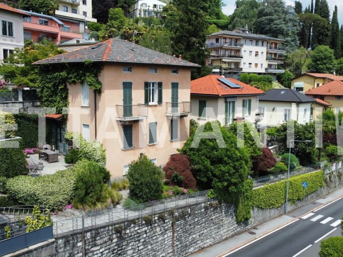 COMO TOWN VILLA with private garden and panoramic view
