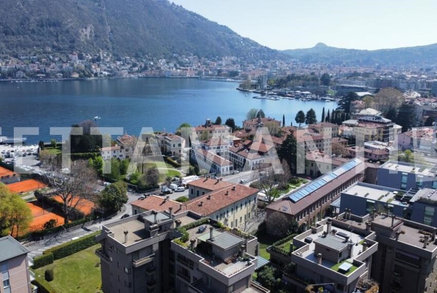 AMPLE APARTMENT CITY CENTER COMO FOR SALE