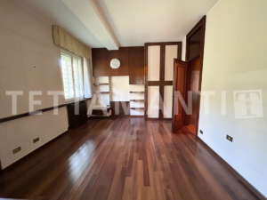 Como lake view flat