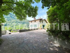Dizzasco Lake Como property