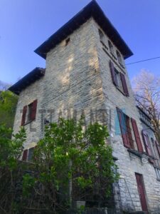 castle in Torno for sale