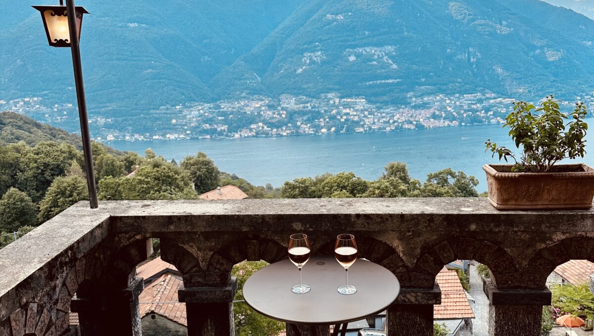 terrace lake view Torno villa for sale