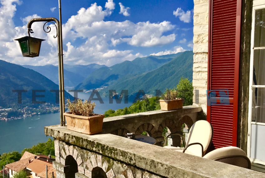 terrace lake view Torno villa for sale