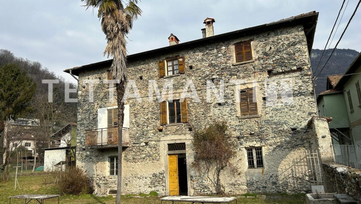 Lake Como - Stone house for sale with building land (17)