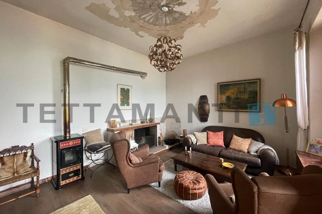 living room Torno villa for sale