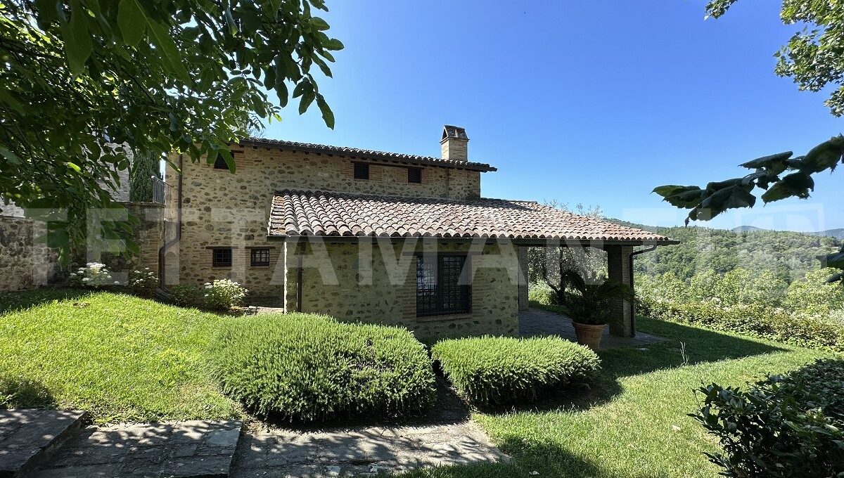 UMBRIA villa in historic village