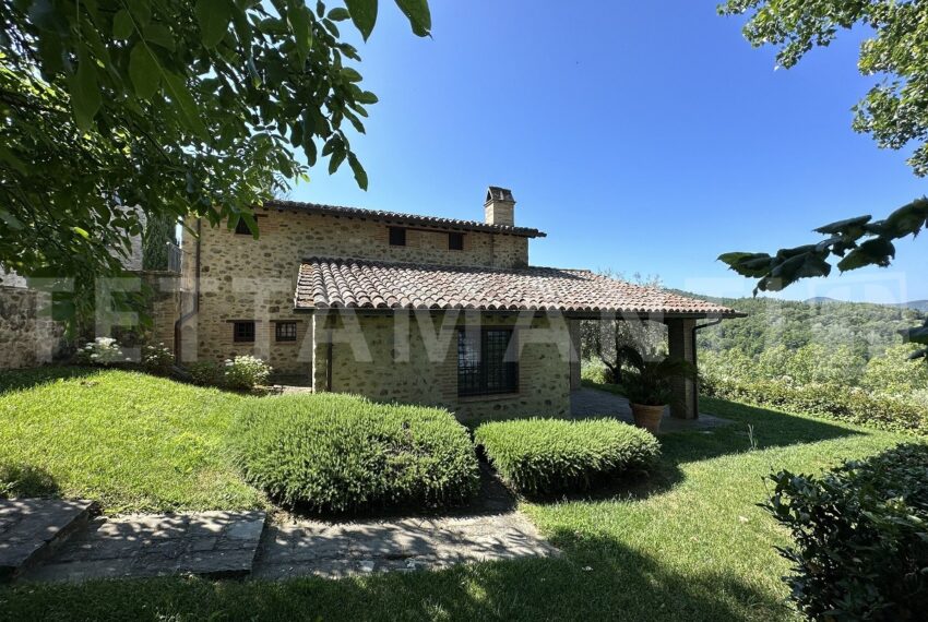 UMBRIA villa in historic village