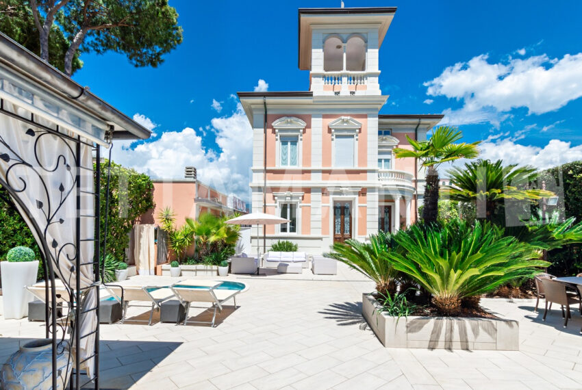 FORTE DEI MARMI LUXURY VILLA