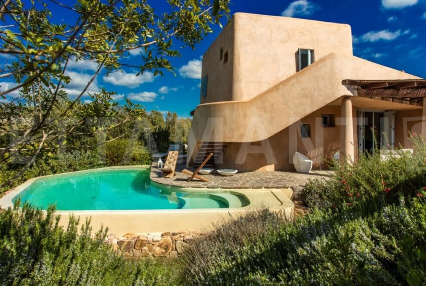 SARDINIA LUXURY VILLA WITH POOL AND GOLF CLUB