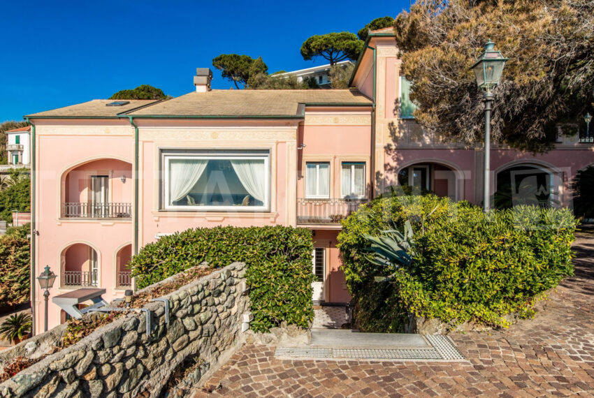 liguria front sea villa