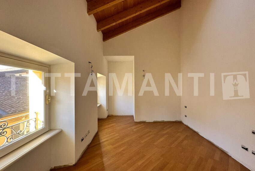 apartment for sale como center