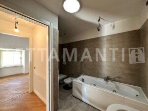apartment for sale como center
