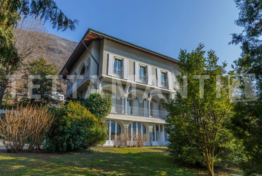 LAKE ORTA LAKE FRONT VILLA FOR SALE PRIVATE BEACH SIDE