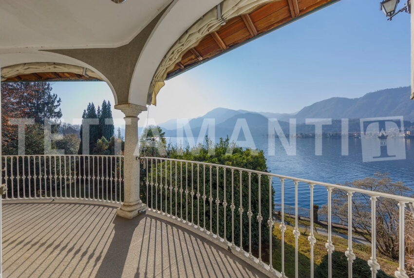 lake view property Omegna