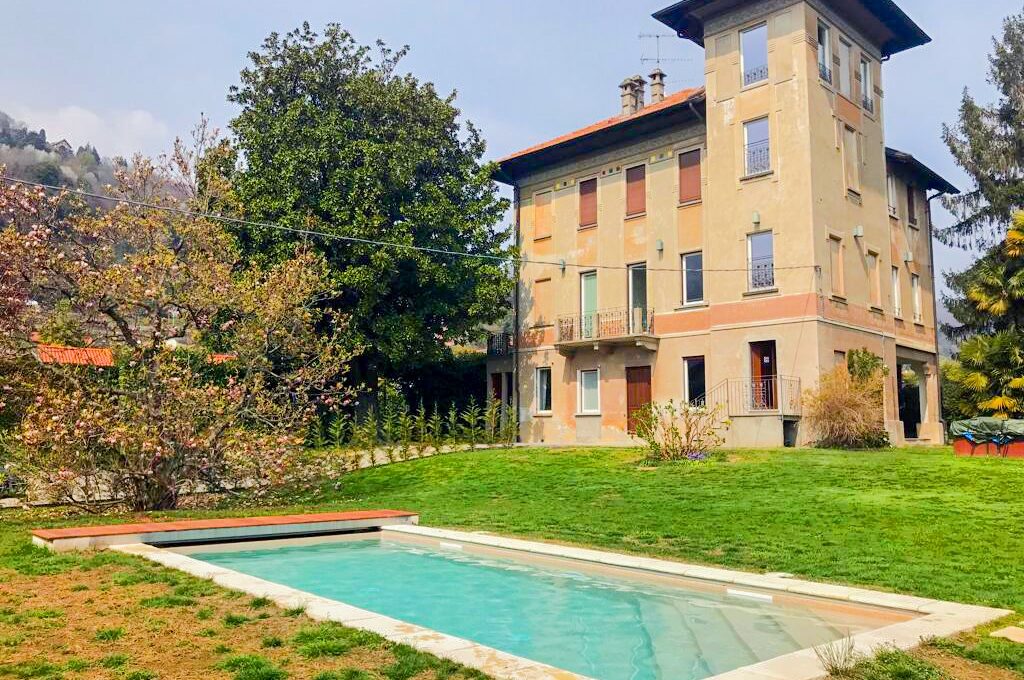 villa historical in lesa lake maggiore
