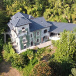 MALNATE VILLA WITH LARGE PARK AND SWIMMING POOL
