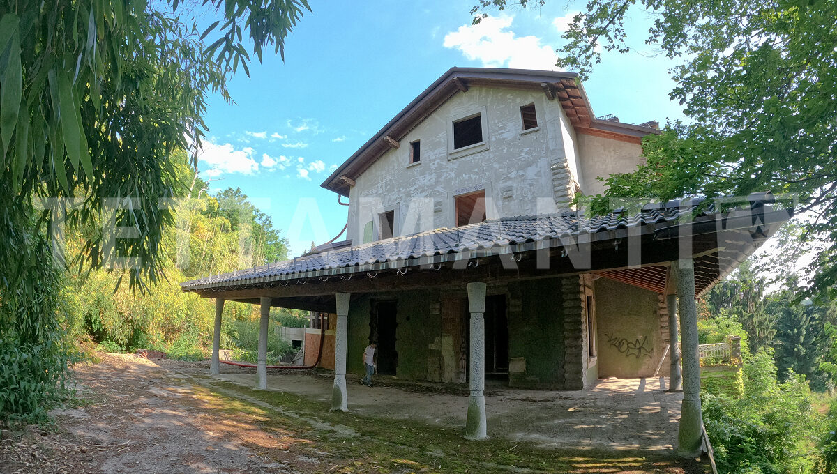 large villa for sale Varese Malnate