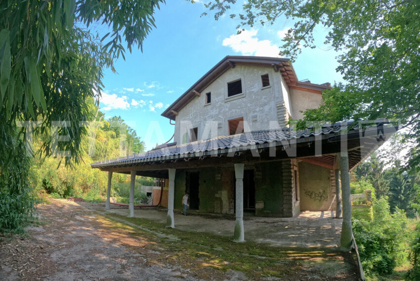 large villa for sale Varese Malnate