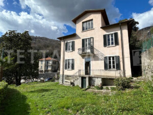 villa for sale cernobbio with garden lake view