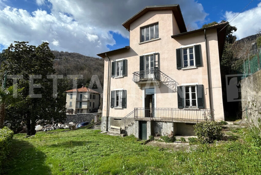 villa for sale cernobbio with garden lake view