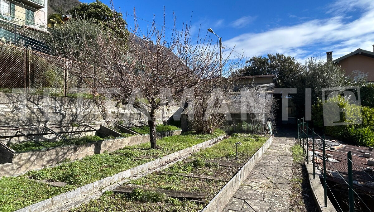 moltrasio villa with garden