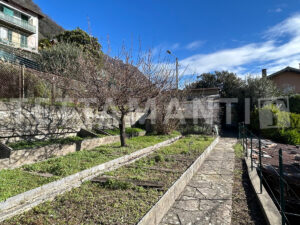 moltrasio villa with garden