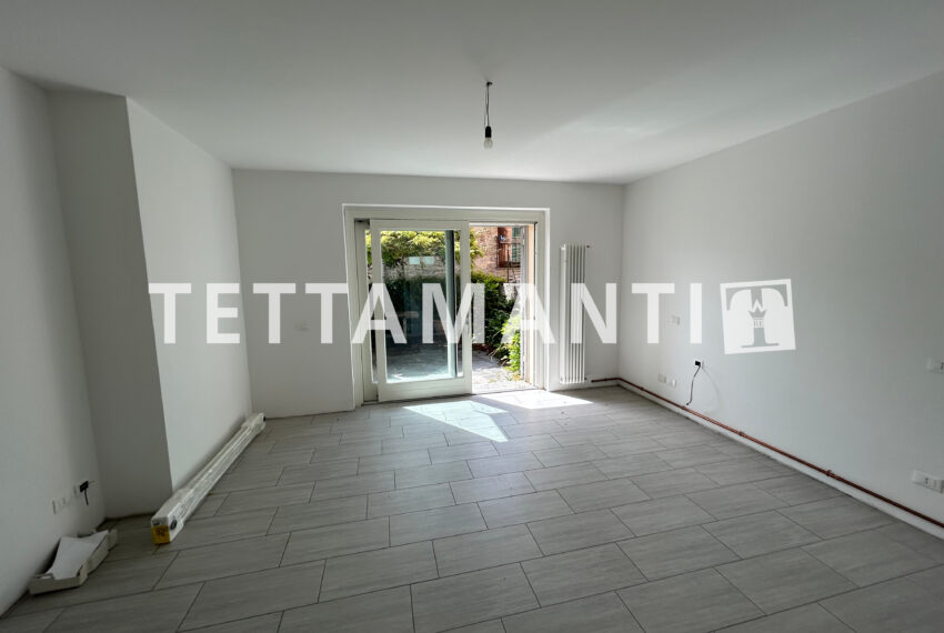 CARATE URIO nice apartment with garden