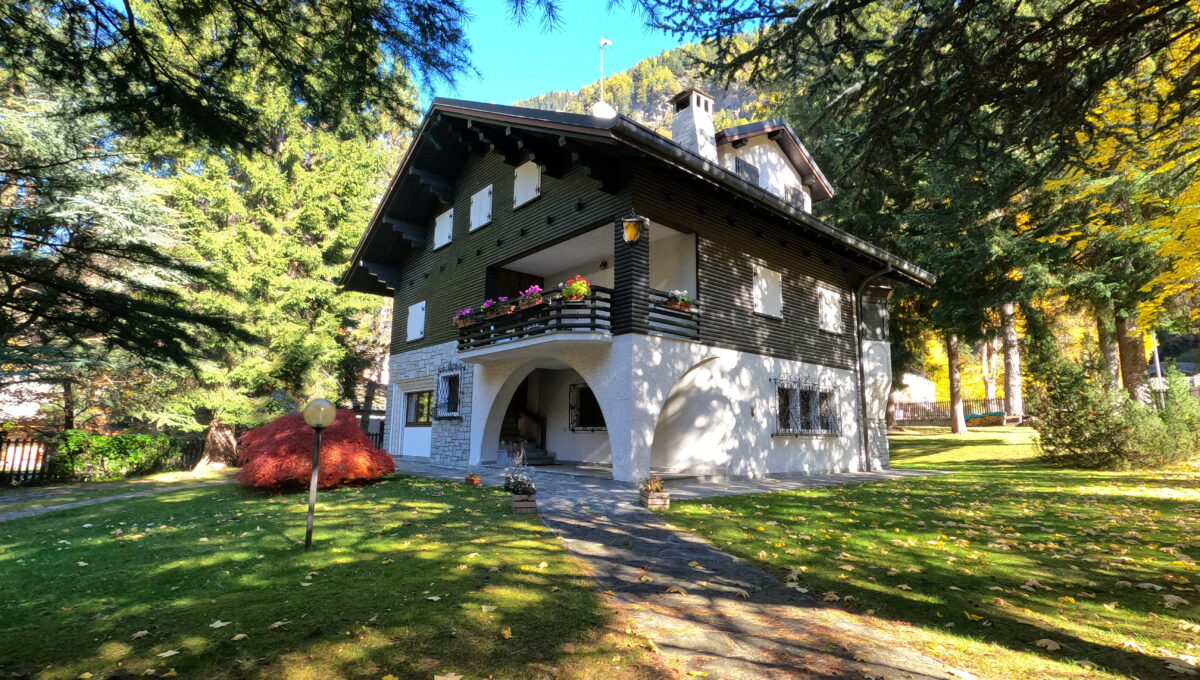 CAMPODOLCINO VILLA FOR SALE