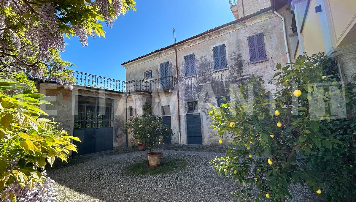 historical villa for sale erba