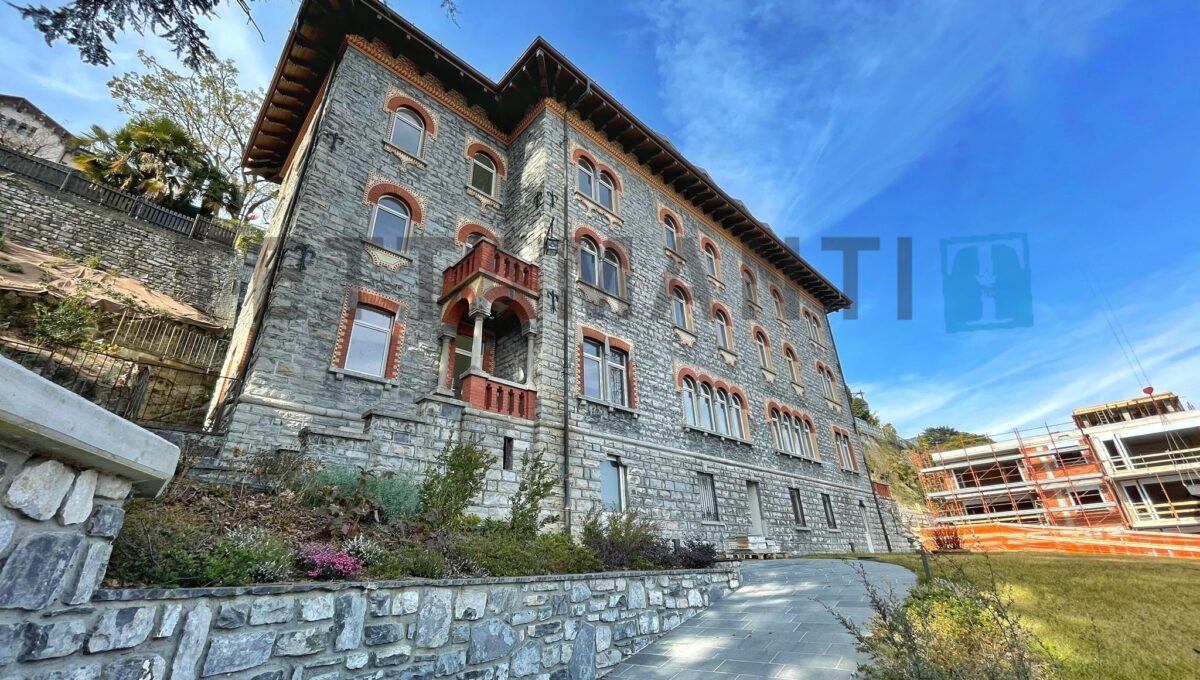 Menaggio apartment in historic villa