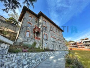 Menaggio apartment in historic villa