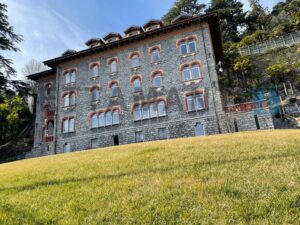 Menaggio apartment in historic villa