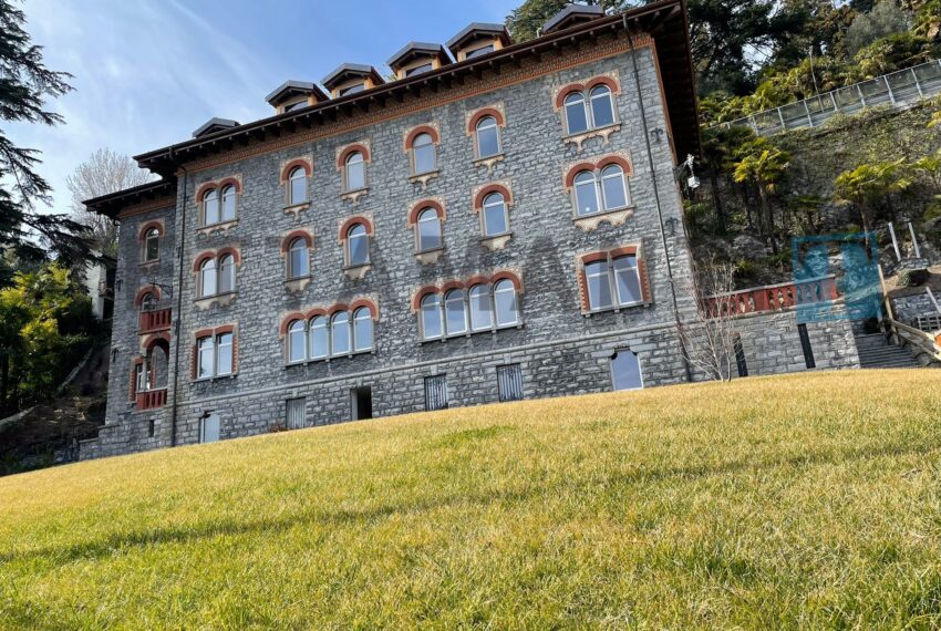 Menaggio apartment in historic villa