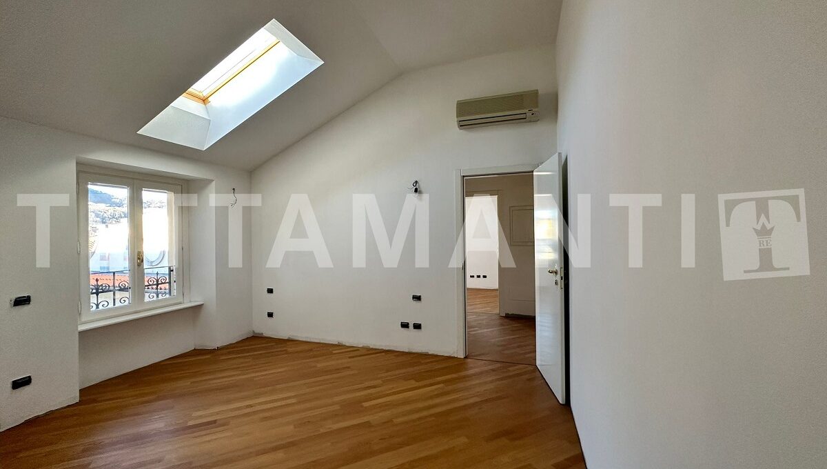 Como centre Apartment for sale