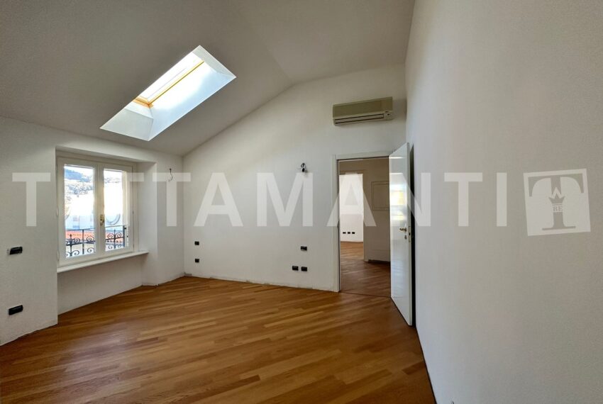 Como centre Apartment for sale