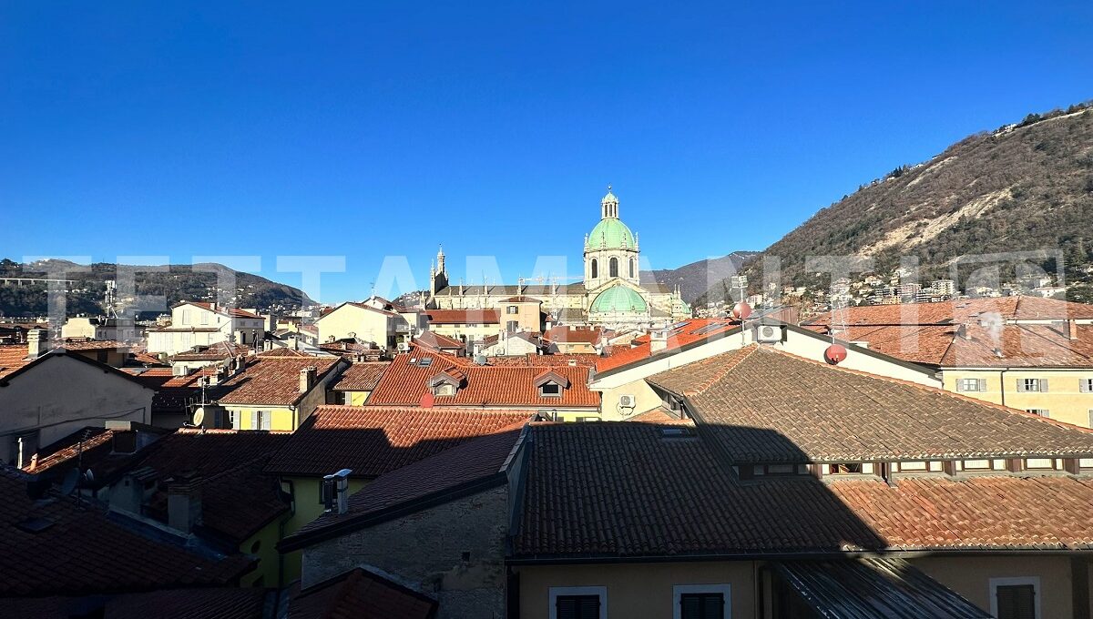 Como centre Apartment for sale