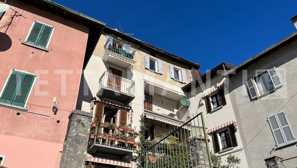 Moltrasio- apartment with terrace lake view for sale