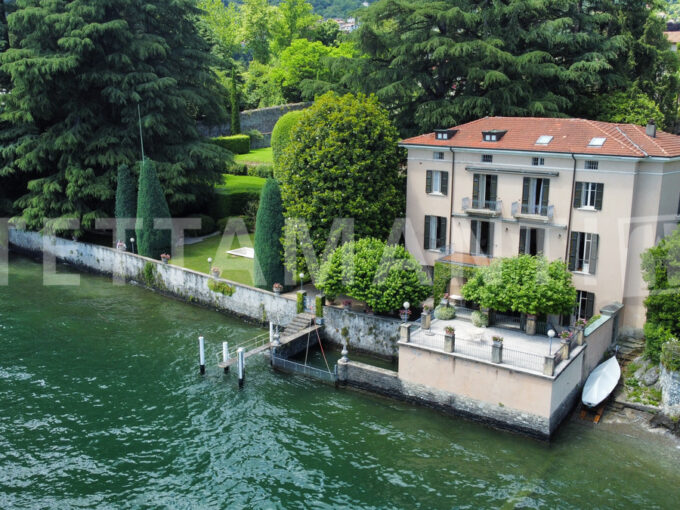 LAKEFRONT VILLA LENNO