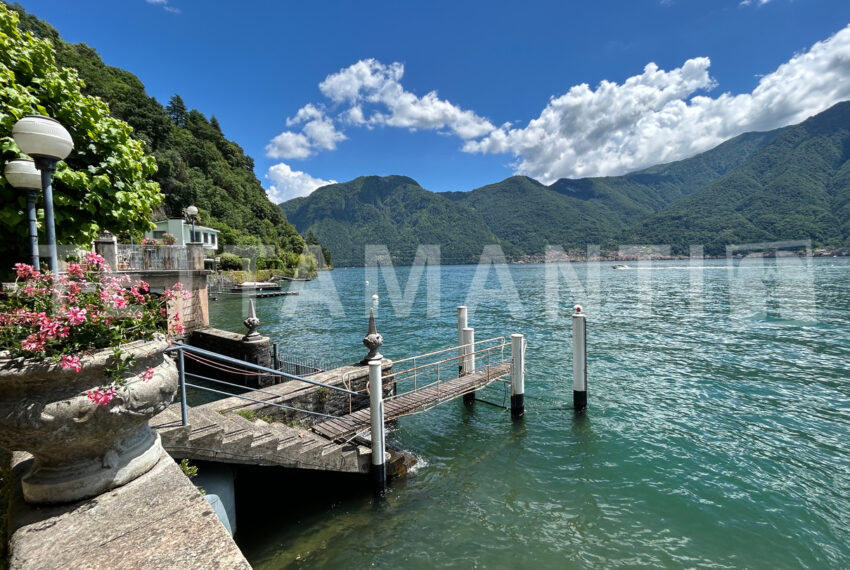 FRONT LAKE COMO VILLA