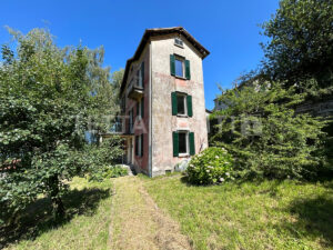 Lake Como - charming villa for sale