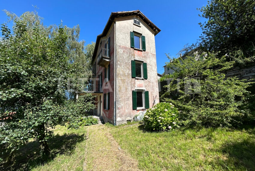 Lake Como - charming villa for sale