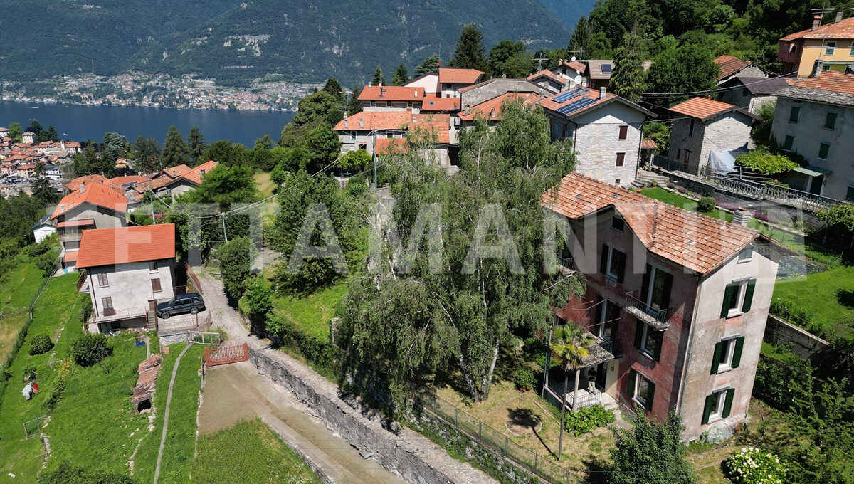 Lake Como - charming villa for sale