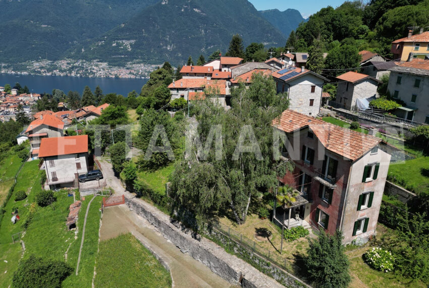 Lake Como - charming villa for sale