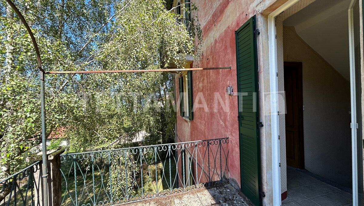 Lake Como - charming villa for sale