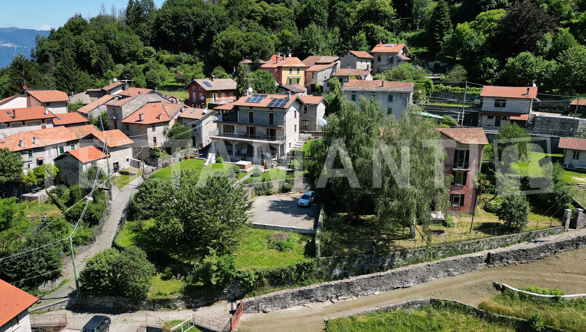 Lake Como - charming villa for sale