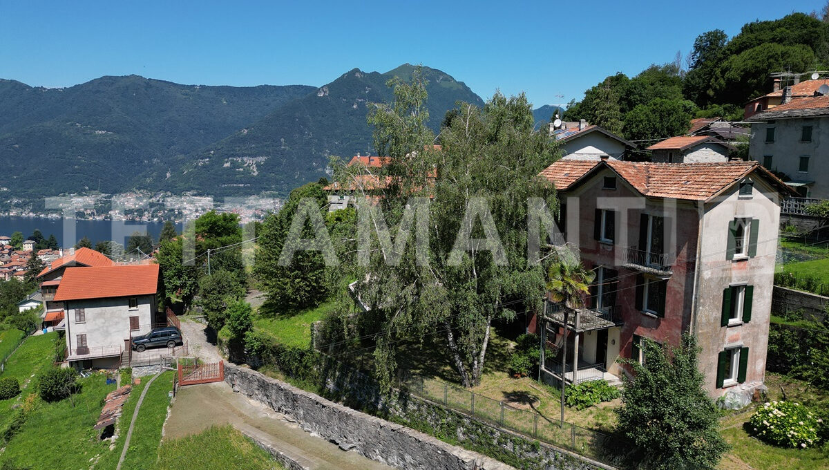 Lake Como - charming villa for sale