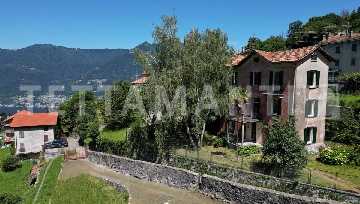 Lake Como - charming villa for sale