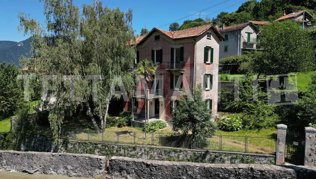 Lake Como - charming villa for sale